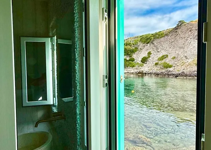 Milos Boathouse-between2seas Boutique *