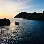 Milos Boathouse-between2seas Boutique *