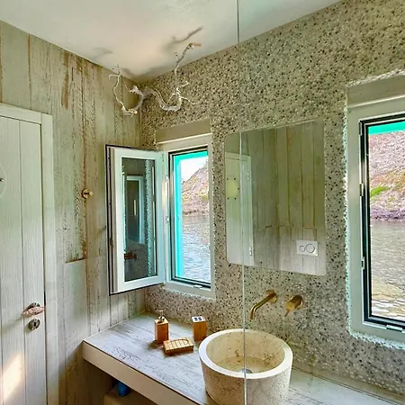 Milos Boathouse-between2seas Boutique *