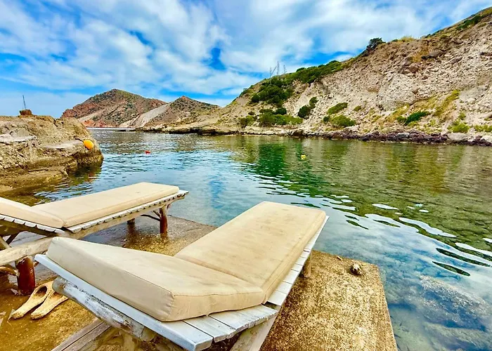 Milos Boathouse-between2seas Boutique *