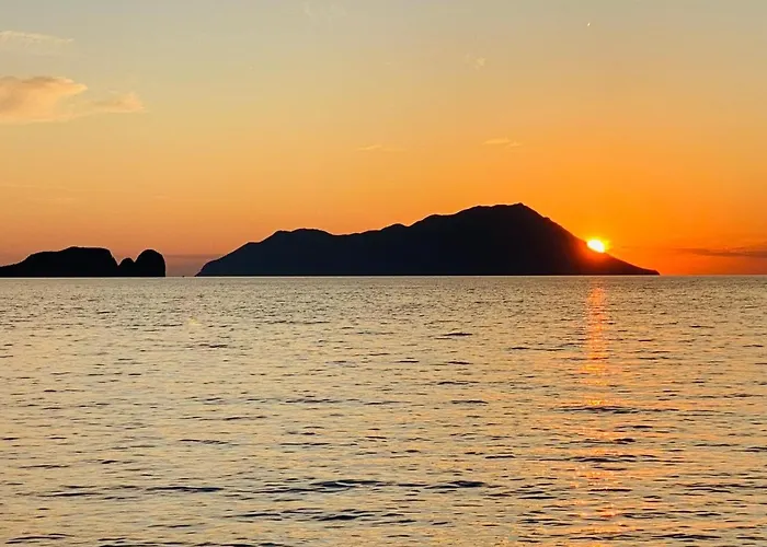 Milos Boathouse-between2seas Boutique Plaka (Milos)