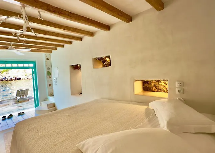 Milos Boathouse-between2seas Boutique *