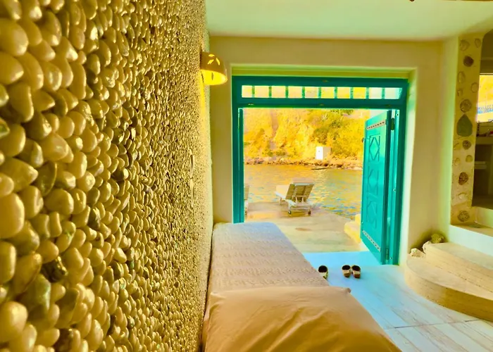 Villa Milos Boathouse-between2seas Boutique *